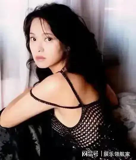  当社会还在争论"该穿什么年纪的衣服"，她已经活成了最好的反驳 情感心理 当社会还在争论"该穿什么年纪的衣服"，她已经活成了最好的反驳 情感心理