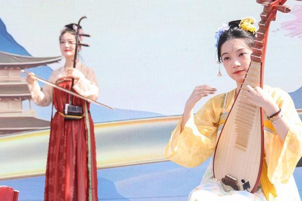  【技术解码】三百年非遗十锦细锣鼓：一人多器技法与当代传承路径深度解析 文化旅游