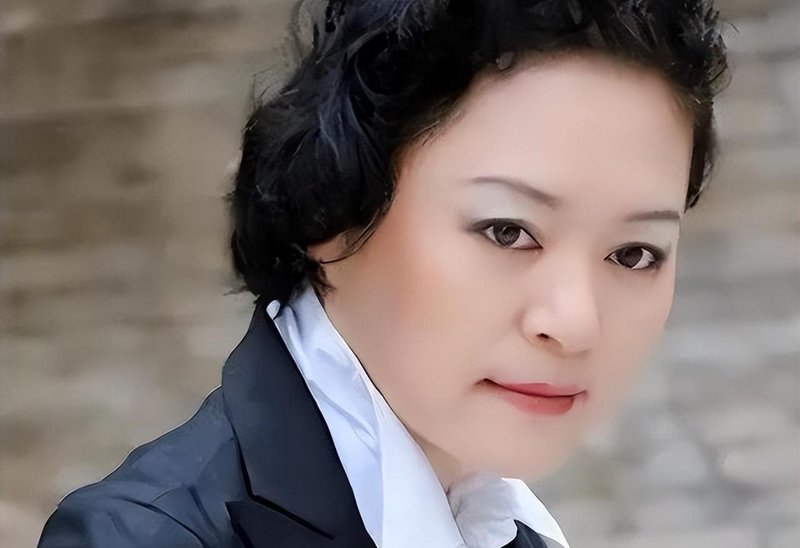  她曾击败毛阿敏站上巅峰，却在人生半途跌入谷底：命运无常，但歌声从未熄灭 情感心理